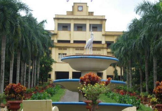 Christ College Irinjalakuda Thrissur Building photo 4