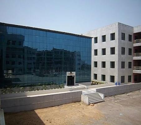 Chhotubhai Gopalbhai Patel Institute of Technology, Uka Tarsadia University Bardoli Academic Building photo 2