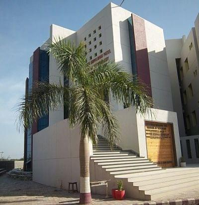 Chhotubhai Gopalbhai Patel Institute of Technology, Uka Tarsadia University Bardoli Academic Building photo 3