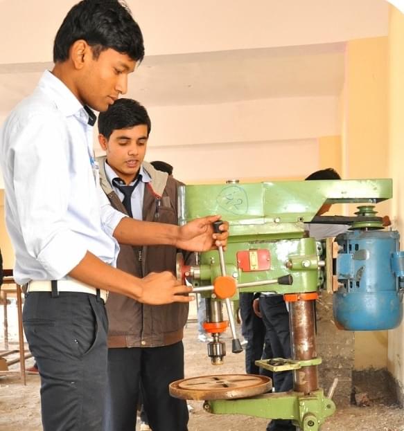 Shreejee Institute of Technology and Management Khargone Lab photo 3