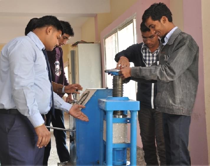 Shreejee Institute of Technology and Management Khargone Lab photo 4