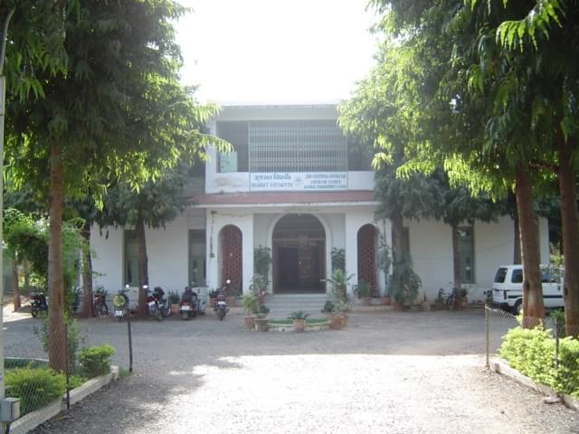Gujarat Vidyapith Ahmedabad Academic Building photo 3