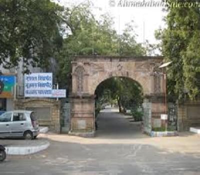 Gujarat Vidyapith Ahmedabad Academic Building photo 4