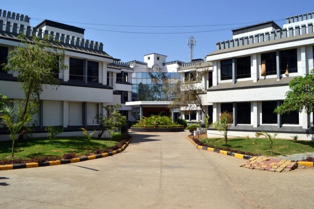 KM Shah Dental College and Hospital Vadodara Academic Building photo 4