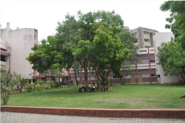 Sarvajanik College of Law Surat Building photo 1
