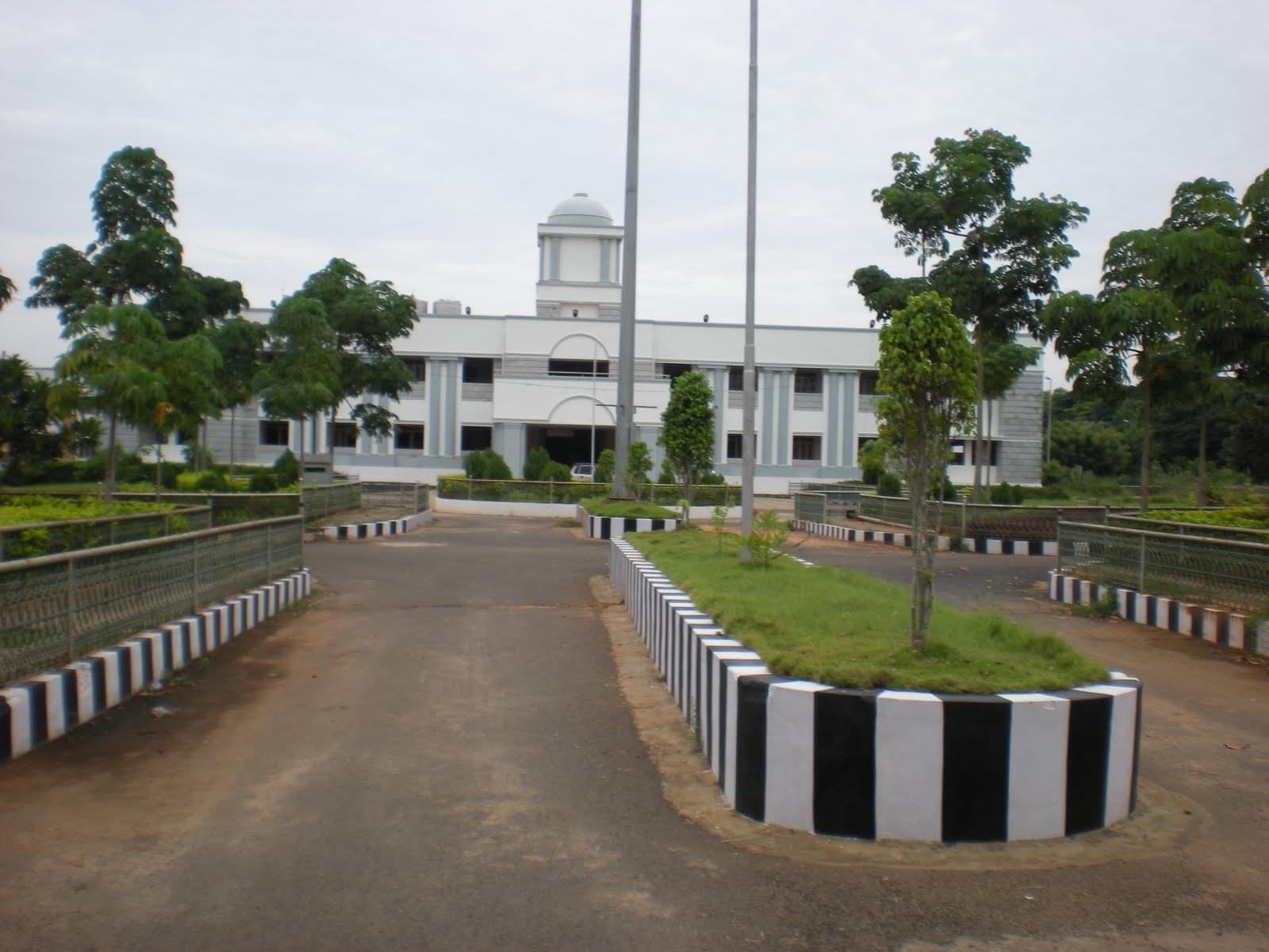 Dr. Ambedkar Government Law College Pondicherry Campus photo 1