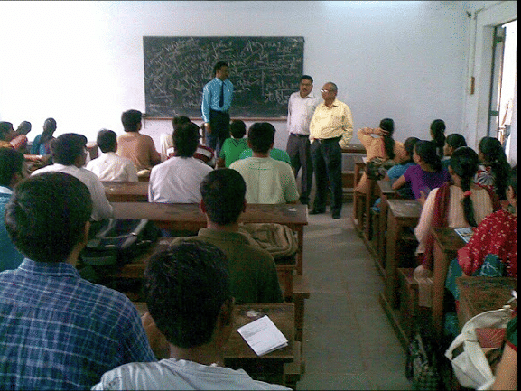 Daulatbhai Trivedi Law College Ahmedabad College Images photo 8