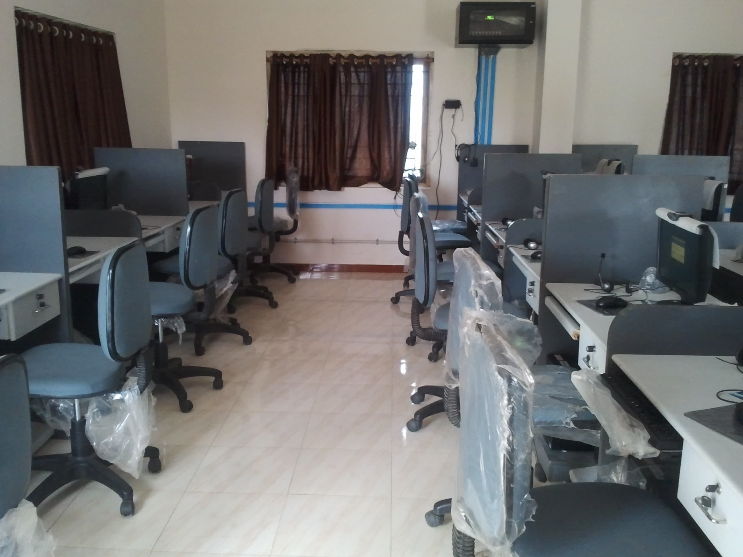 Mahila Arts and Commerce College Sabarkantha College Images photo 1