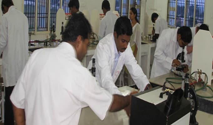 Narayana Pharmacy College Nellore Labs and Library photo 2