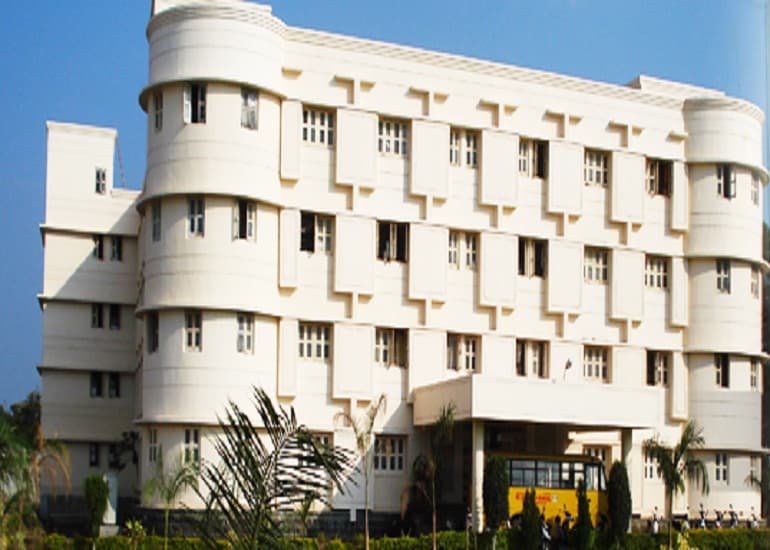 Maharashtra Institute of Medical Sciences and Research Latur Academic Building photo 2
