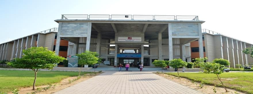 Mehsana Urban Institute of Sciences Academic Building photo 1