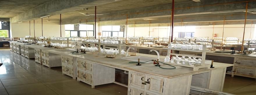 Mehsana Urban Institute of Sciences Academic Building photo 2