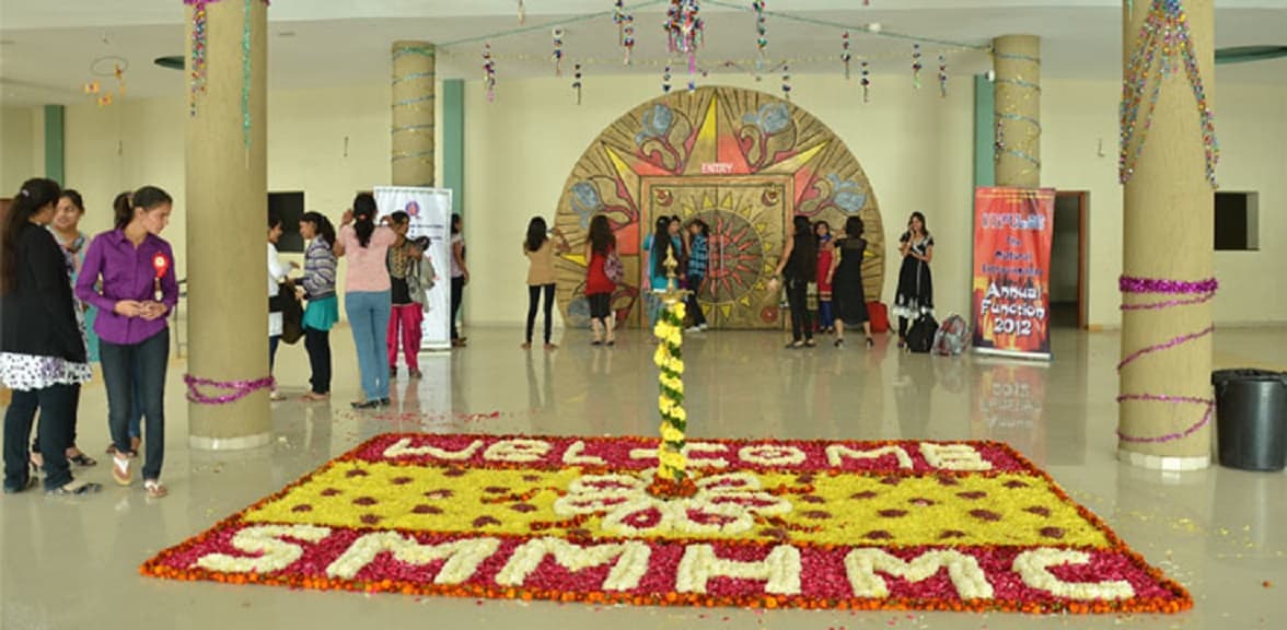 Shri Mahalaxmi Mahila Homoeopathic Medical College Vadodara College Images photo 1