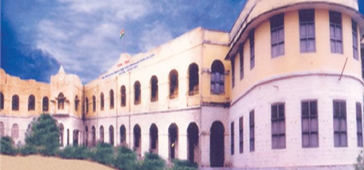 Madurai Diraviyam Thayumanavar Hindu College Tirunelveli Academic Building photo 2