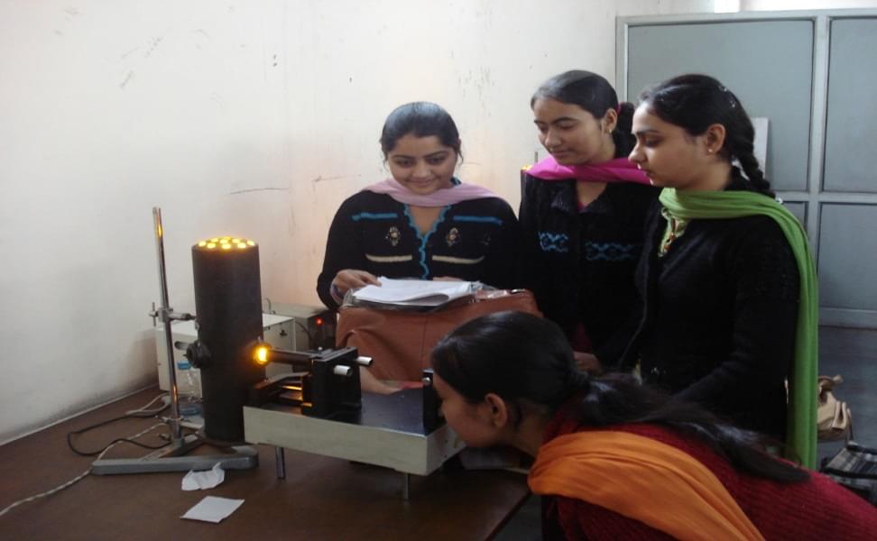 Lyallpur Khalsa College Jalandhar Labs photo 7