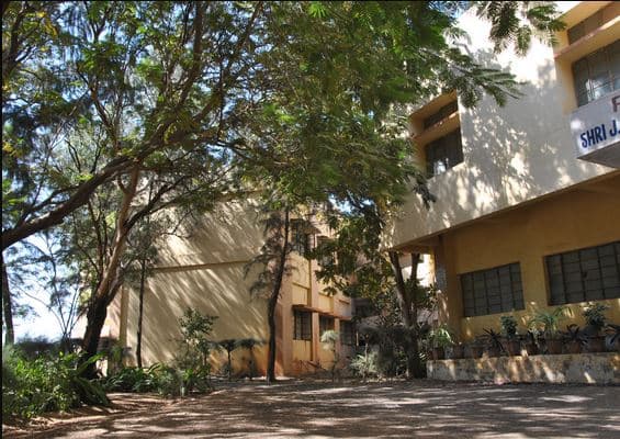 Shree J.B. Thachker Commerce College Bhuj Buildings photo 2