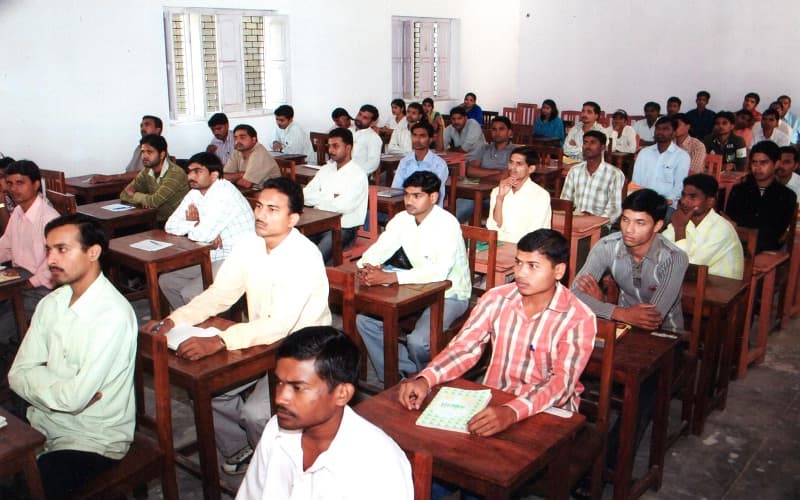 Shivani Gaurav Memorial Law College Jaunpur Classroom photo 1