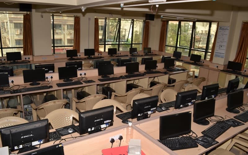 Vidyasagar Infotech College Jamnagar Labs and Library photo 3