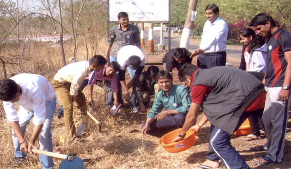 SS Maniyar Law College Jalgaon Extra Curriculars photo 4