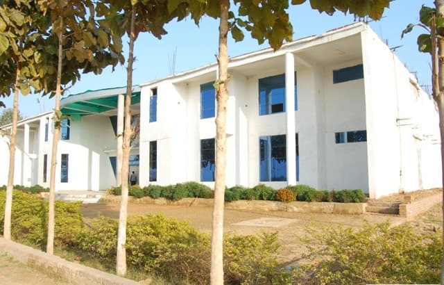 SRLT Group of Institutions Etawah campus photo 4