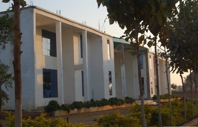 SRLT Group of Institutions Etawah campus photo 7