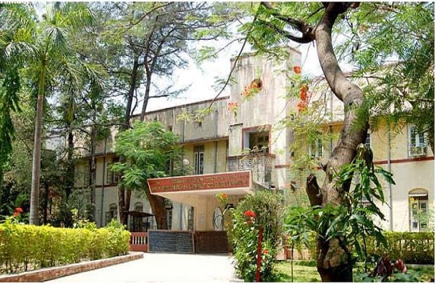 Gokhale Education Society's HPT Arts and RYK Science College Nashik Academic Building photo 1