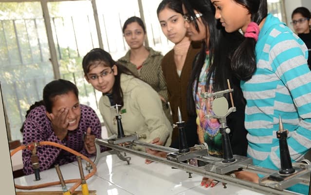 PCM SD College for Women Jalandhar Labs and Library photo 4