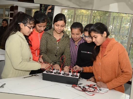 PCM SD College for Women Jalandhar Labs and Library photo 5