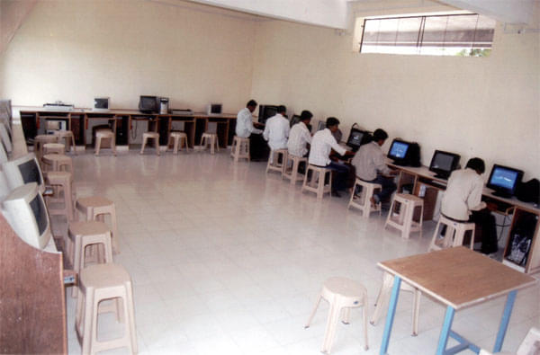 Smt Vimalbai Uttamrao Patil Arts and Late Dr Bhaskar Sadashiv Desale Science College Dhule Facility photo 1