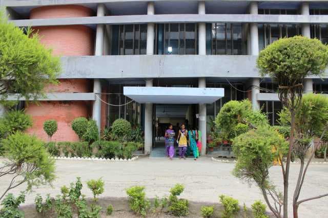 SR Govt College for Women Amritsar Campus photo 2