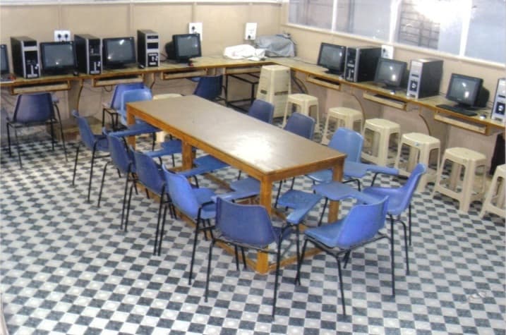 Radha Mahavidyalaya Nagpur Lab photo 1