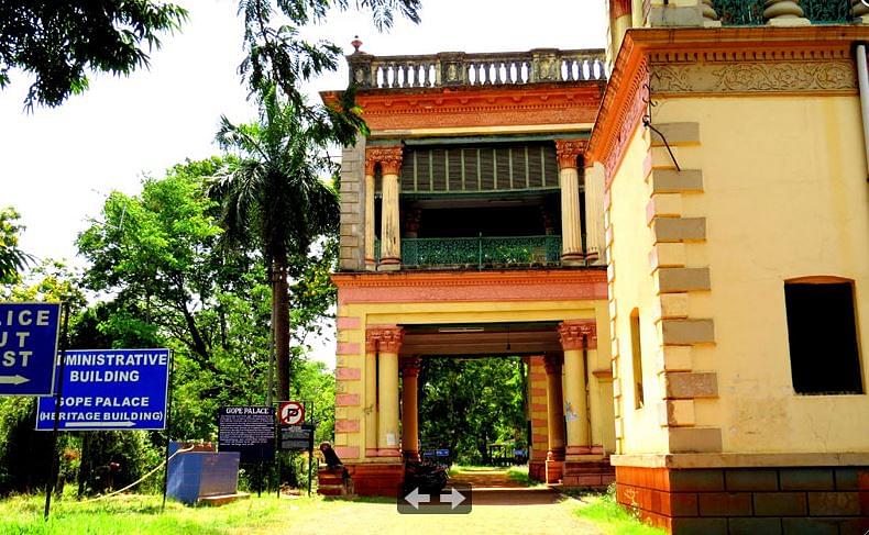 Raja Narendra Lal Khan Women's College Medinipur Infrastructure photo 1