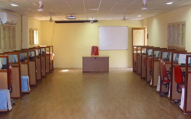 Shri SP Patel Arts College Panchmahal Lab and Library photo 1