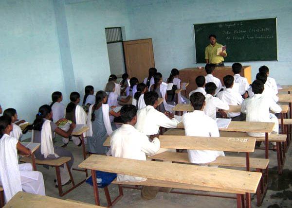 Surjan Devi Anusuiya Devi Degree College Lucknow Library and Classroom photo 1