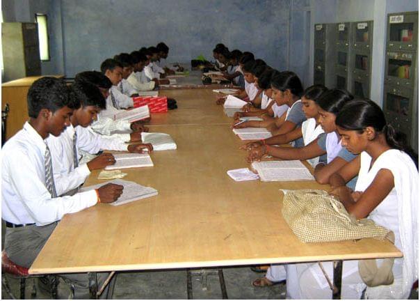 Surjan Devi Anusuiya Devi Degree College Lucknow Library and Classroom photo 2