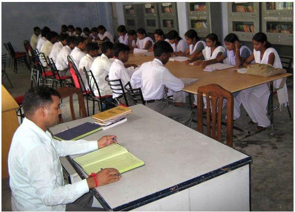Surjan Devi Anusuiya Devi Degree College Lucknow Library and Classroom photo 3