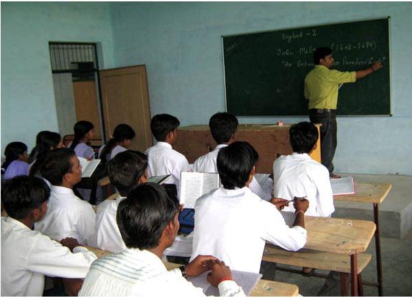 Surjan Devi Anusuiya Devi Degree College Lucknow Library and Classroom photo 5