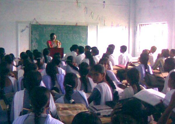 Surjan Devi Anusuiya Devi Degree College Lucknow Library and Classroom photo 7