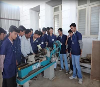 Vidhyadeep Institute of Management and Technology Surat Labs photo 6