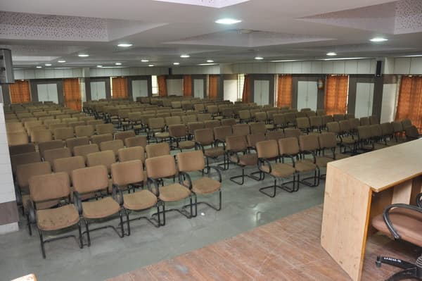 Sir KP College of Commerce Surat Infrastructure photo 8