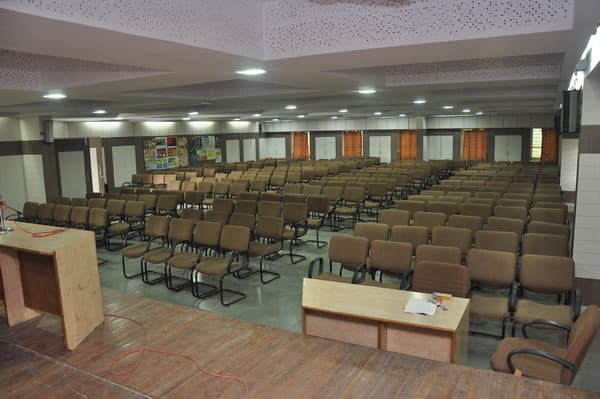 Sir KP College of Commerce Surat Infrastructure photo 9