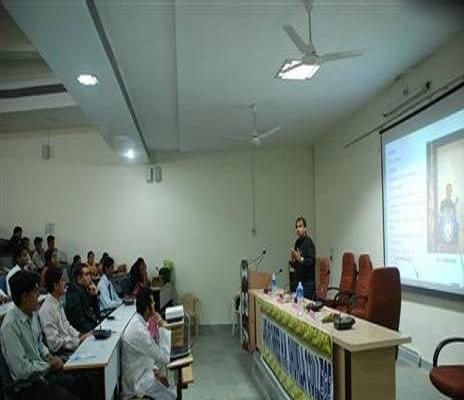 Shree H N Shukla College of IT and Management Rajkot Academic Building photo 8