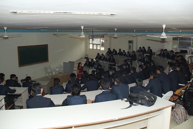 S. K. Patel Institute of Management & Computer Studies Gandhinagar Infrastructure photo 8