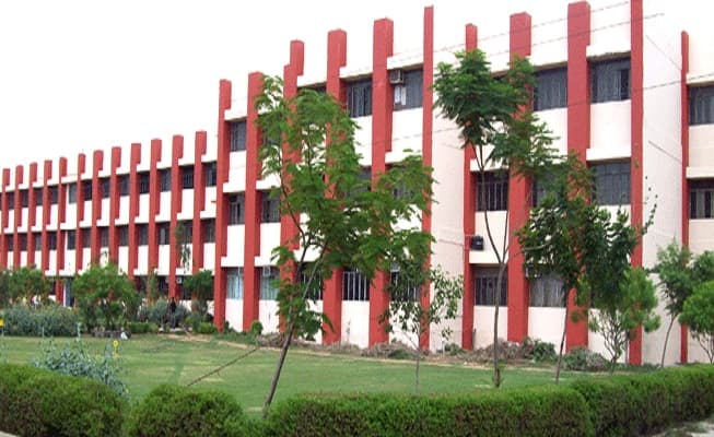 Sachdeva Institute of Education Mathura Academic Building photo 3