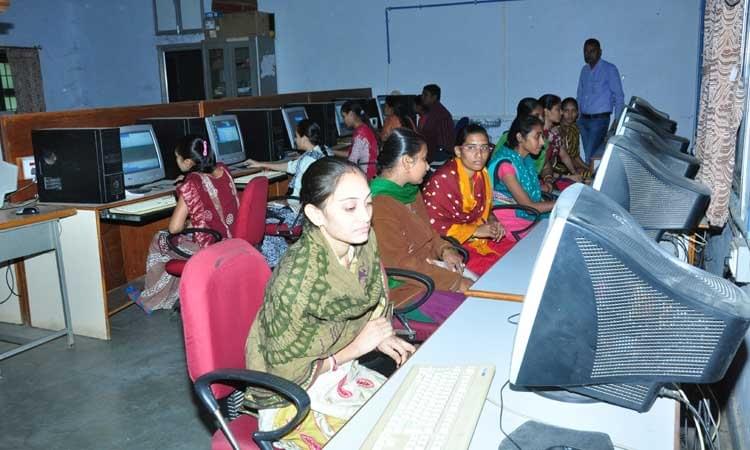 Smt KCM Shah BEd College Panchmahal Labs photo 1