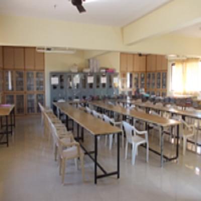 Smt. R.D. Gardi College of Education Rajkot Library photo 1