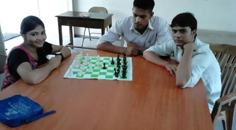 SmtTJPatel English Medium Commerce College Ahmedabad Chess Tournament photo 2