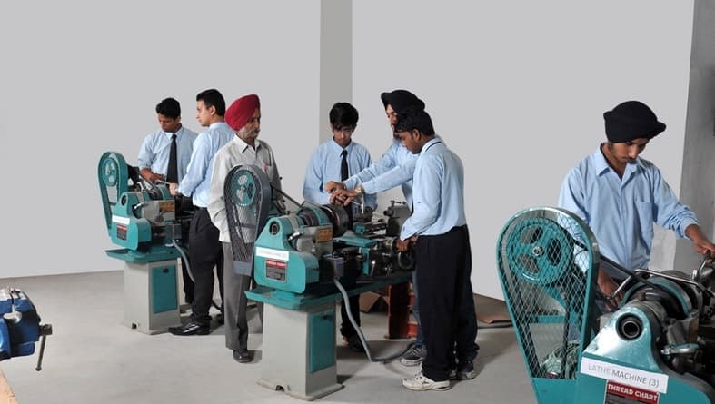 MK School of Engineering and Technology Amritsar Labs photo 5