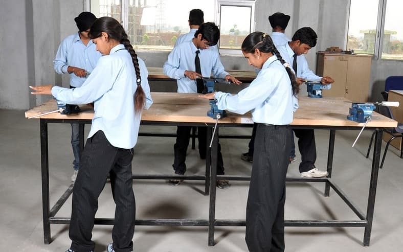 MK School of Engineering and Technology Amritsar Labs photo 6