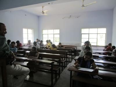 Smt MT Dhamsania College of Commerce Rajkot Infrastructure photo 1